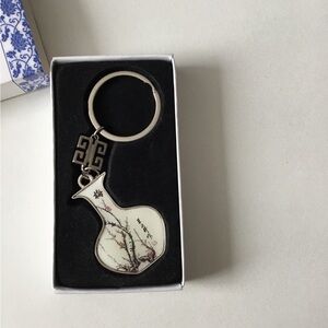 Elegant Vase Keychain with Floral Design